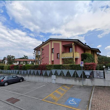 Luminoso Trilocale Con Piscina E Giardino Privato Lägenhet Desenzano del Garda Exteriör bild