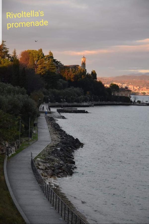Luminoso Trilocale Con Piscina E Giardino Privato Lägenhet Desenzano del Garda Exteriör bild