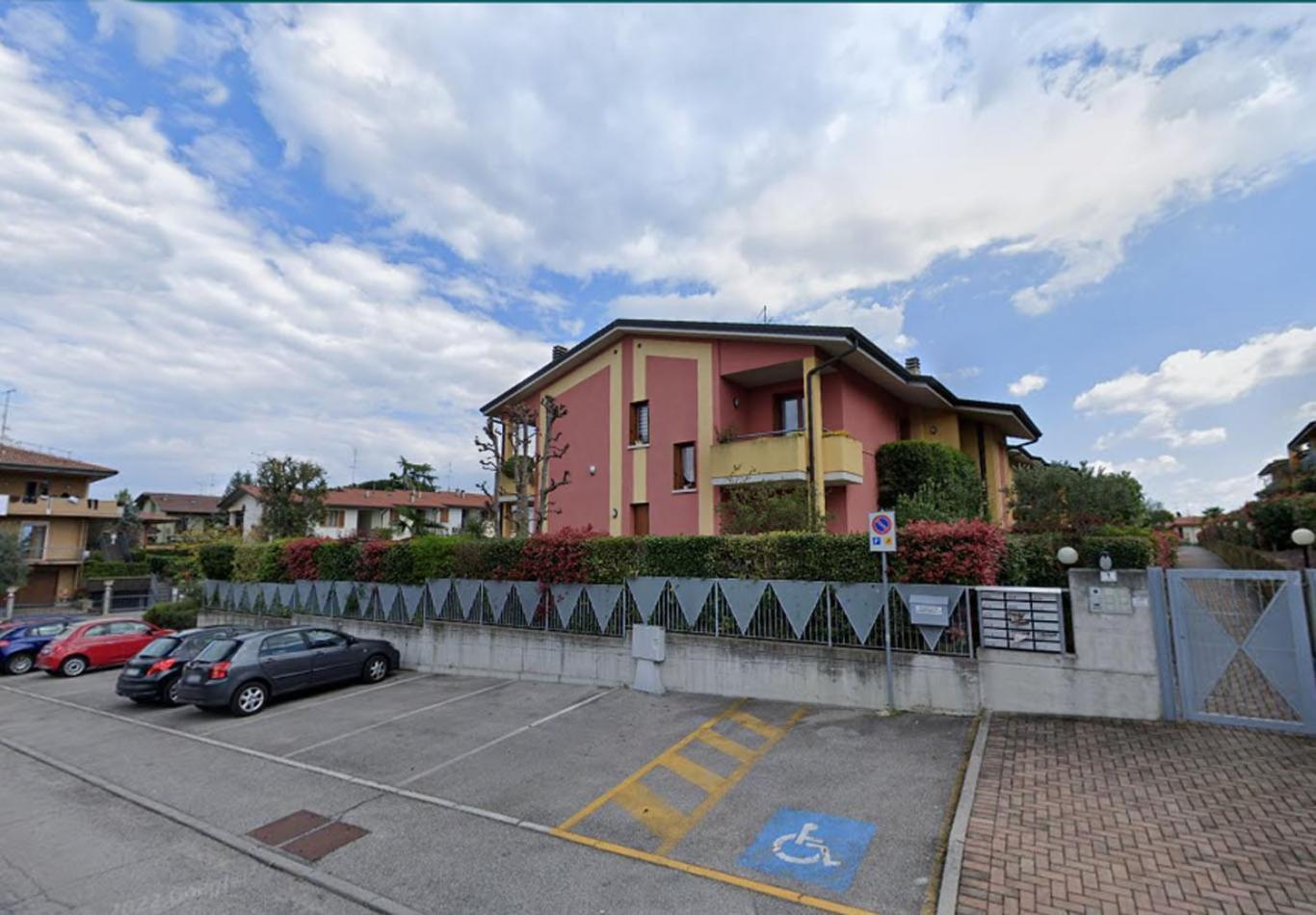 Luminoso Trilocale Con Piscina E Giardino Privato Lägenhet Desenzano del Garda Exteriör bild