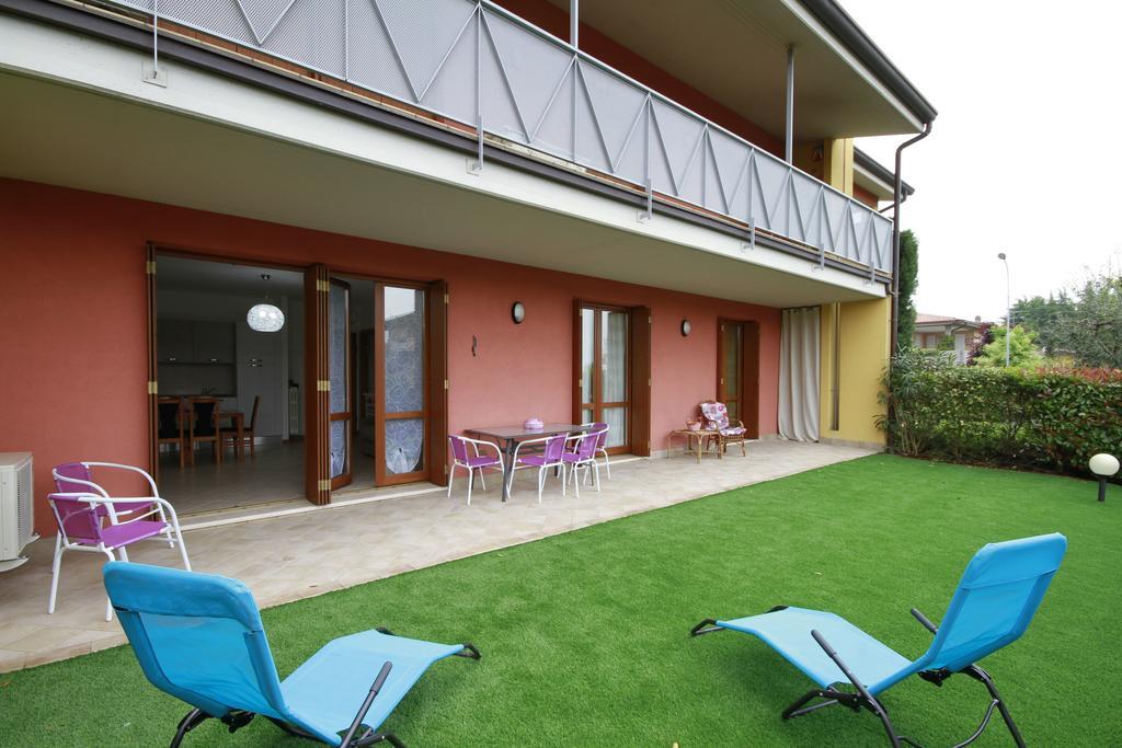 Luminoso Trilocale Con Piscina E Giardino Privato Lägenhet Desenzano del Garda Exteriör bild