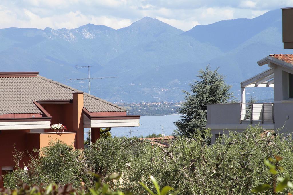 Luminoso Trilocale Con Piscina E Giardino Privato Lägenhet Desenzano del Garda Exteriör bild